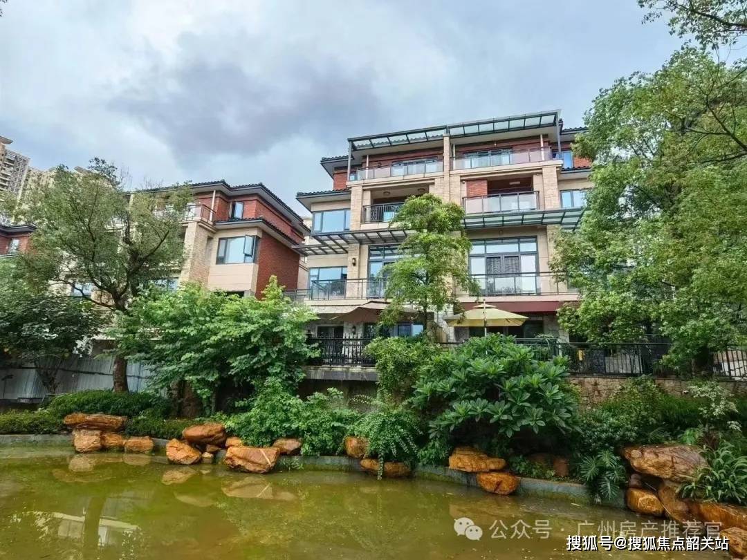 峰湖御境是华标集团2013年倾力打造的 豪宅项目,位于广州市天河北天鹿