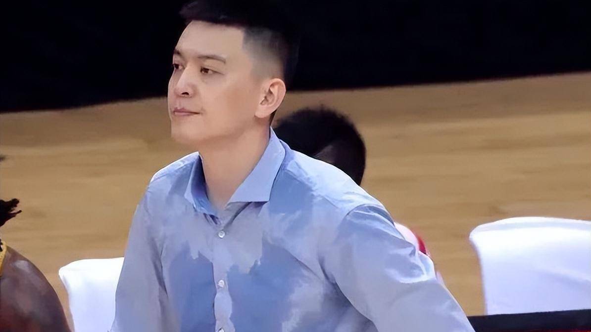 原创第六人闫军执教辽篮与深圳季后赛第一场狂野执法堪称第六人