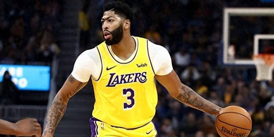 安东尼在对阵鹈鹕队的比赛中遭遇可怕的伤病后发出了强硬的信息_湖人