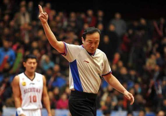 原创黑哨再见姚明终于对裁判动手cba公司开始对裁判制度进行改革