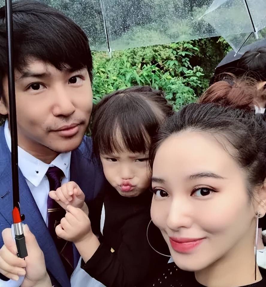 欧弟卖跑车养女儿冲上热搜,敲醒多少人:别把平台当成你的本事_郭德纲