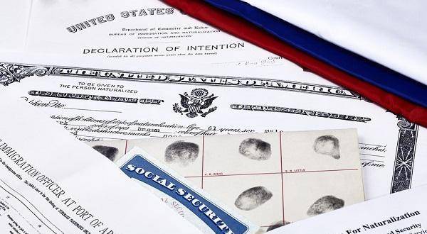 为了美国绿卡挤破头皮这张美国身份证有多难拿