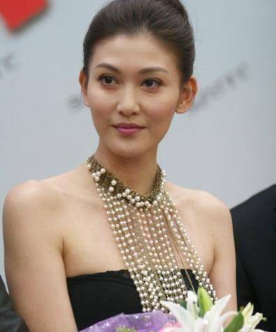 原创还记得回家的诱惑中的艾莉吗她在新剧中的颜值让人不敢信