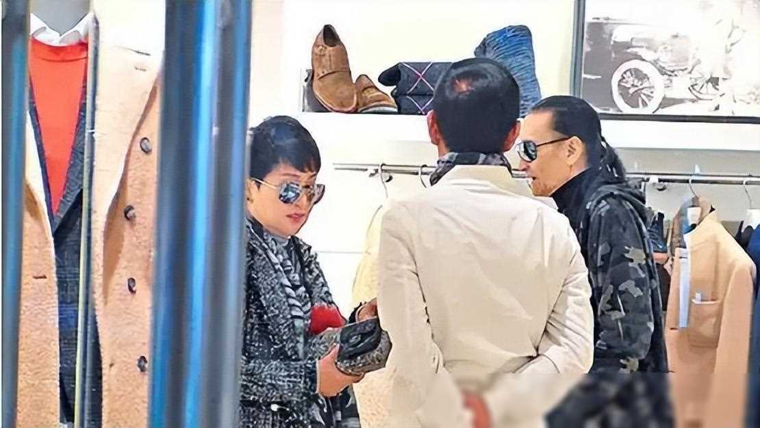 谢贤高龄添孙乐开怀,张柏芝儿子或成"失宠"焦点