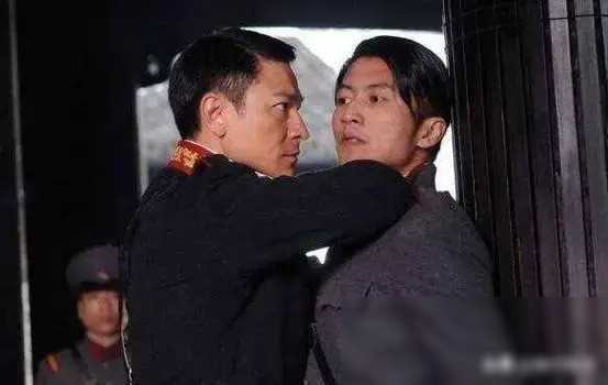 刘德华没想到当年随口亲的婴儿竟让他差点跌落神坛