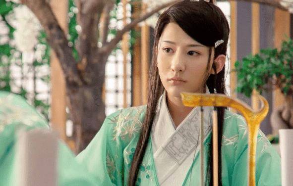 原创反串演员小灿在饰演女性的时候也是惟妙惟肖让人喜欢