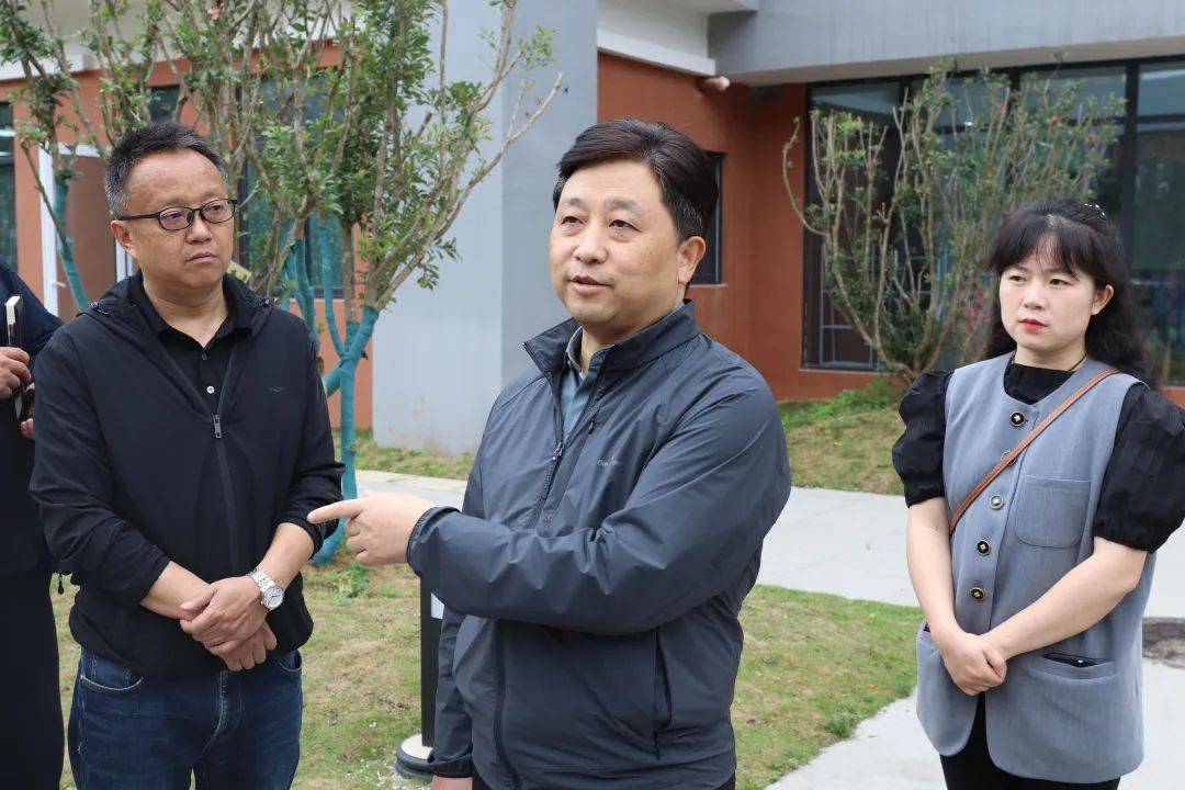 清镇市长吴永康调研教育项目并检查安全生产