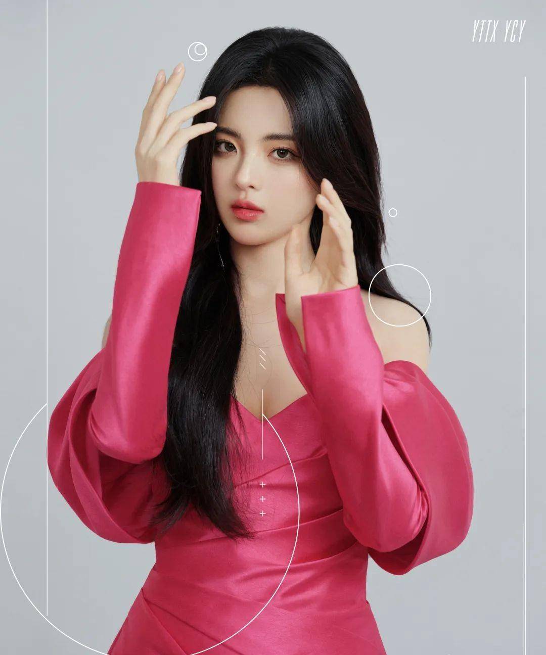 原创草根出身的杨超越开始玩时尚了其实这样也很美