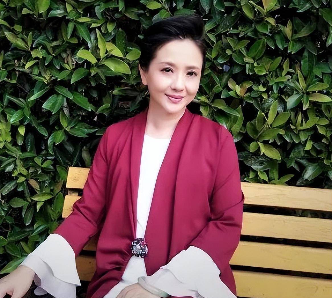 "小白菜"陶慧敏:23岁嫁老师,后悔丁克9年,如今女儿成为骄傲