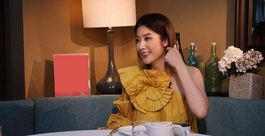 先来说陈慧琳,她曾在《鲁豫有约》上表示:自己是一个很闷的人,别人