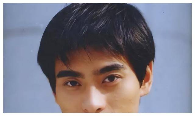 每天,他会发送众多简历,虽然几乎没有得到回应,他仍然坚持不懈,每天