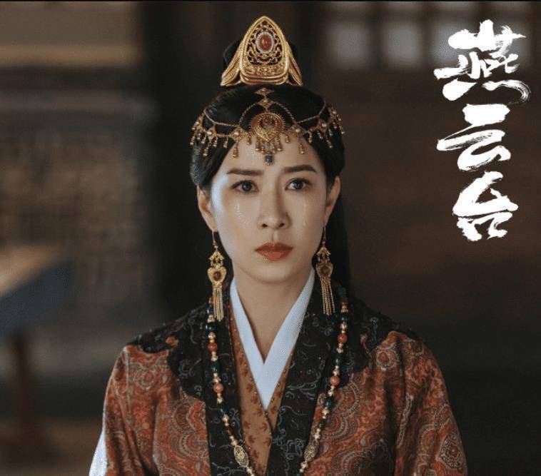 《燕云台》未播,佘诗曼晒起和唐嫣的合照,这肤色差我没眼花吧?