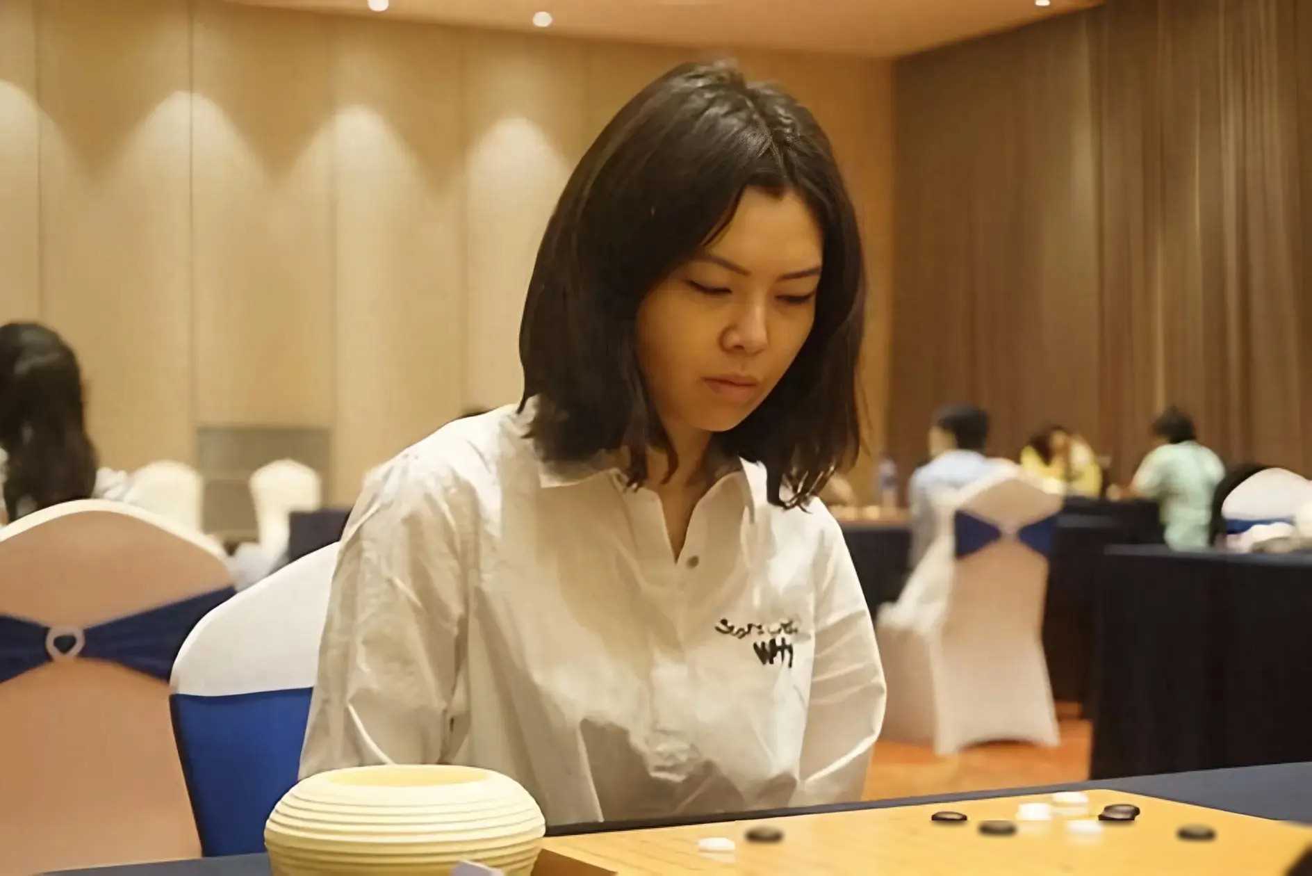 女棋手宋容慧怒斥世界冠军丁浩骚扰后续:对峙与否,引人关注_围棋_网友
