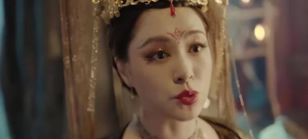 最后再说一下阿娇饰演的苏妲己,阿娇素有"清纯女神"的美誉,塑造的妲己