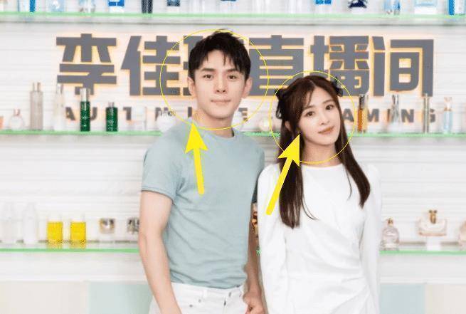 张含韵亮相李佳琦直播间,看清两人面部状态后,减肥忽然不香了