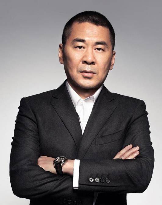 方方正正,有棱有角.陈建斌的长相非常符合考官的审美.