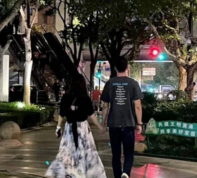 去年节目播出后,王子文改名艾娃,吴子棋与安德鲁的cp也备受外界看好.