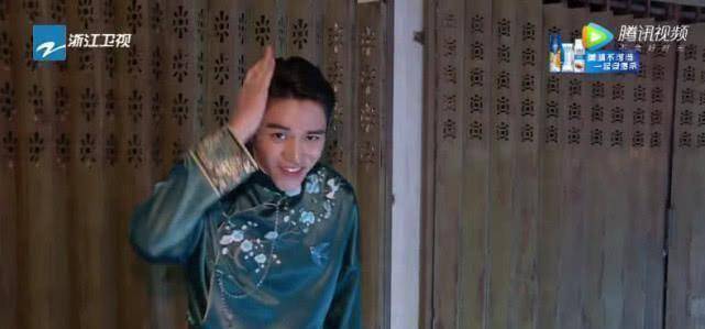 黄旭熙这是有多想赢?只撕女生还觉得自己很帅,网友:low到爆