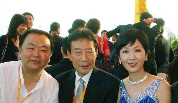 被迫隐退定居美国20余年,女儿的颜值却差强人意_龚雪_张迅_张