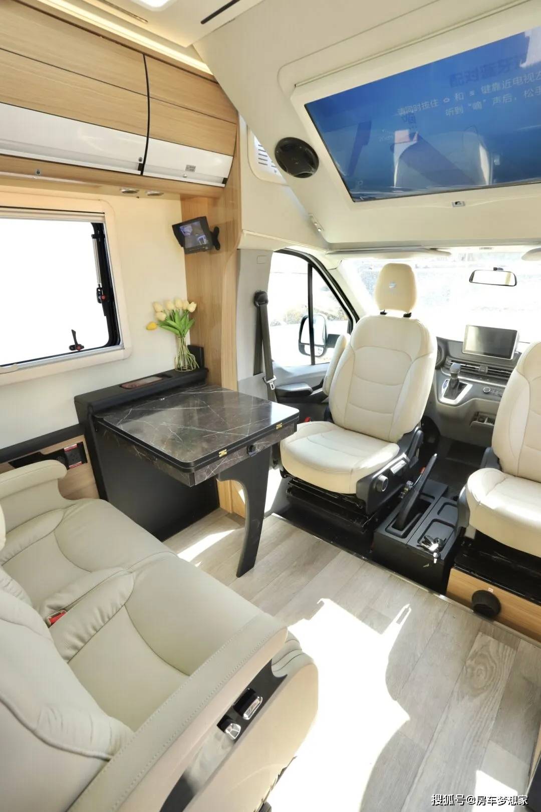 飞翔房车 6座4卧,2个地下室,大通v90 t型房车!