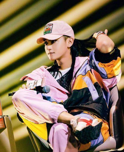 黄子韬:男扮女装姿色万千,反串形象少女感十足竟撞脸"孙如云"