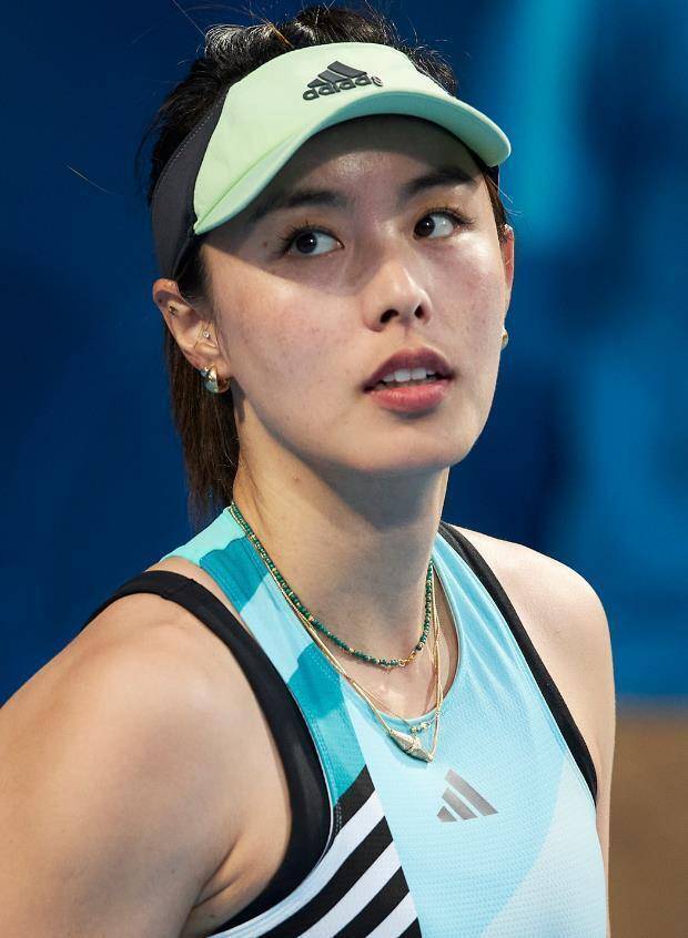 2个2比6被横扫!女网前一姐王蔷无缘决赛,网友:难取代郑钦文