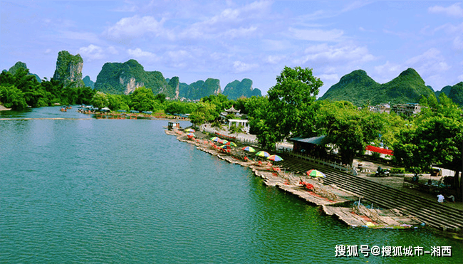 兴坪古镇最为出名;如果时间允许的话,象山公园,七星岩,相公山,猫儿山