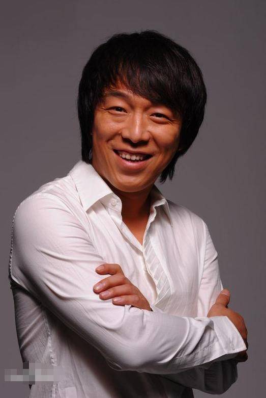 黄渤还丑,却用24年逆袭成亿万导演,娶娇妻成人生赢家_郭靖宇_电视剧