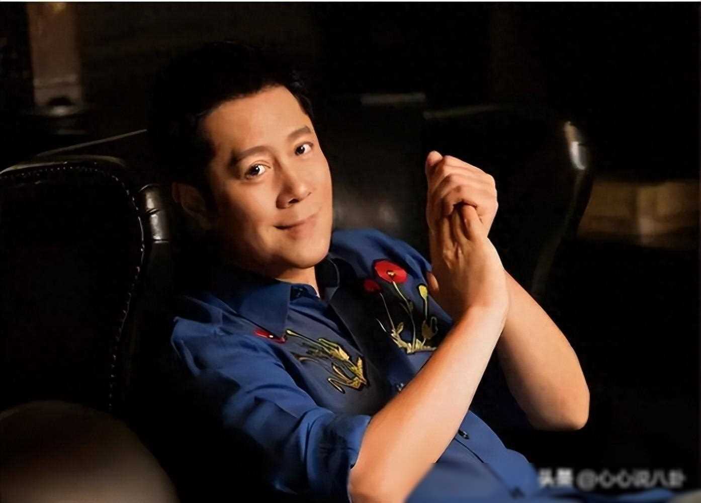 而金靖的幽默与蔡国庆的淡定形成了鲜明对比,也引发了不少