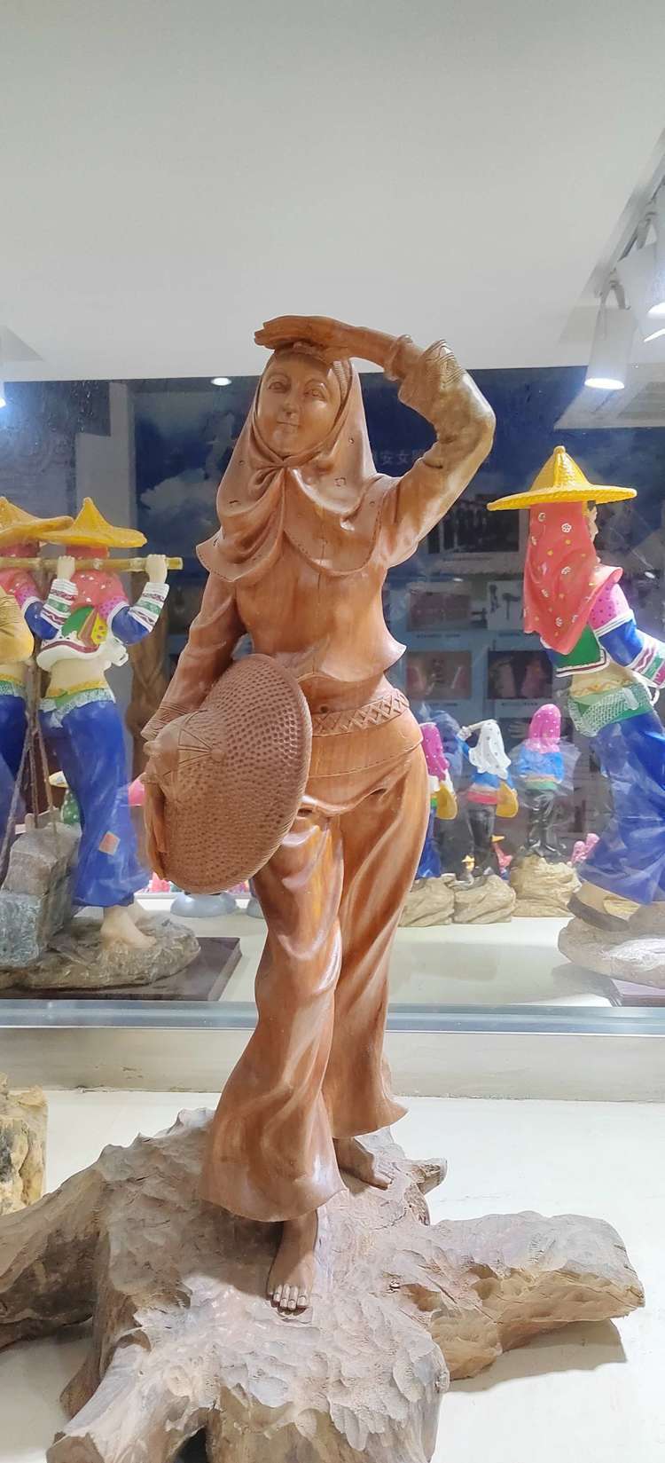 匠心显技法 妙笔雕惠女—福建工艺美术大师陈阳山雕刻艺术作品赏析