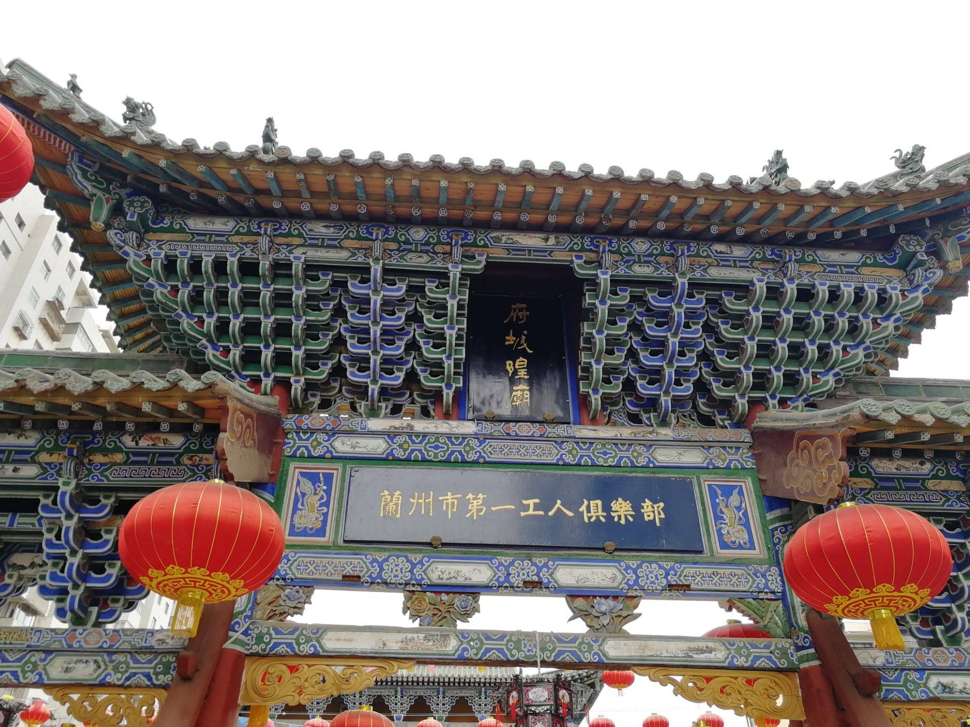d6:敦煌-瓜州-嘉峪关-张掖七彩丹霞-张掖;d5:敦煌-莫高窟-鸣沙山月牙
