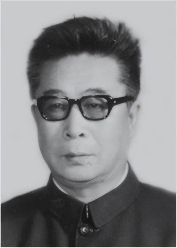 《林海雪原》曲波的遗孀离世:她救过丈夫的命,4个儿女定居海外_刘波