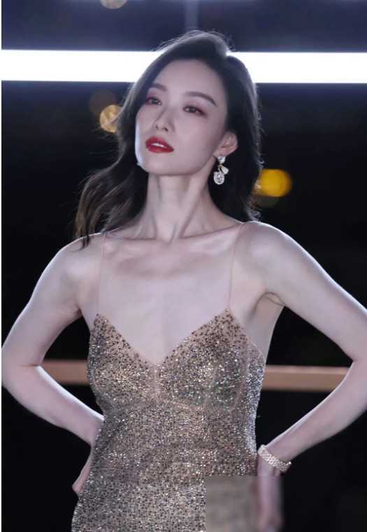 倪妮性感尤物,肤白貌美,网友惊叹:顶不住啊!