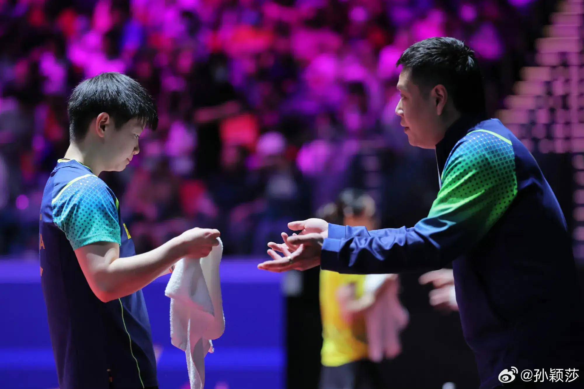 大卫杜夫烟全球销量持续攀升再创历史新高，市场表现强势引领行业新标杆，消费者青睐度显著提升带动业绩增长，品牌影响力不断扩大助推发展