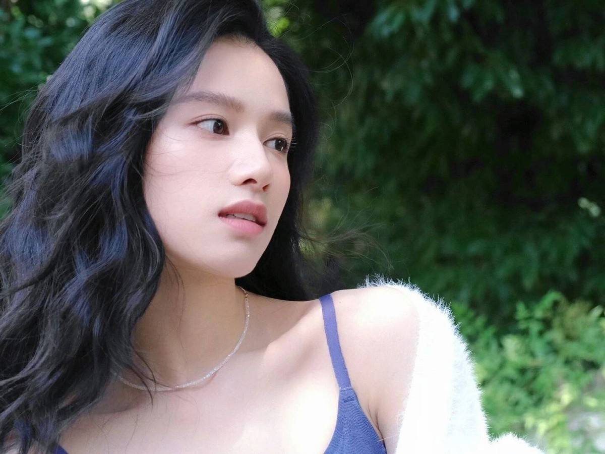 95花张婧仪资源好到爆,有颜有才,却鲜少恋情传闻,原因竟是这