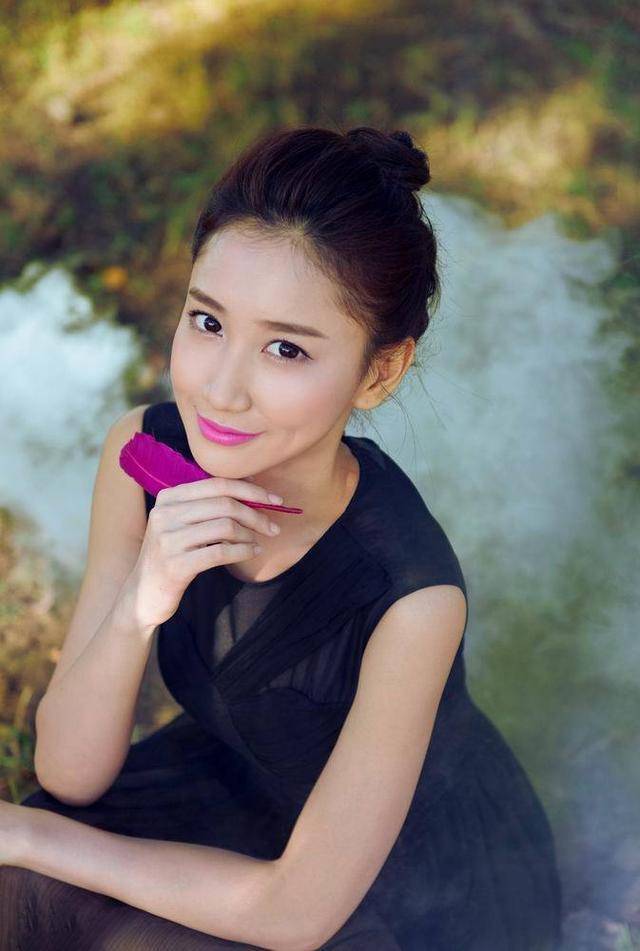 陈彦妃,当红之时嫁人生一娃,陷入低谷,她却用努力换来千万粉丝