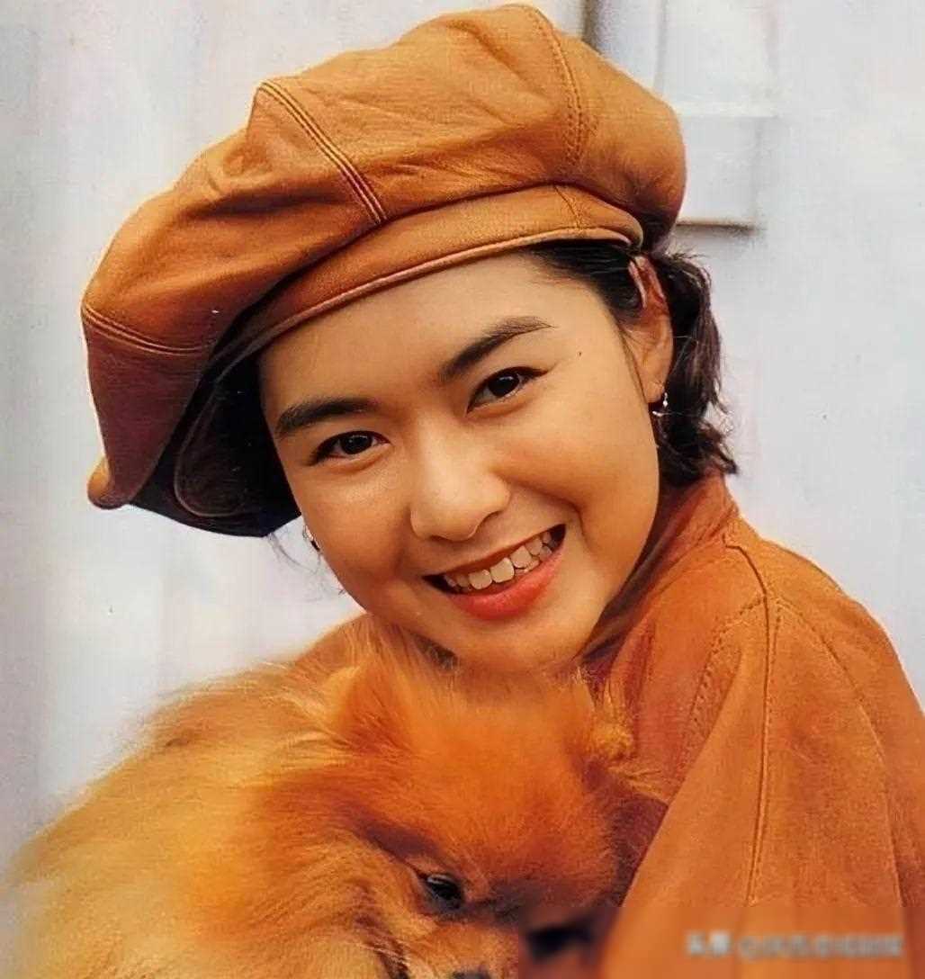 经历了生活的风风雨雨,陈淑兰和李嘉欣的人生轨迹各自波澜壮阔.