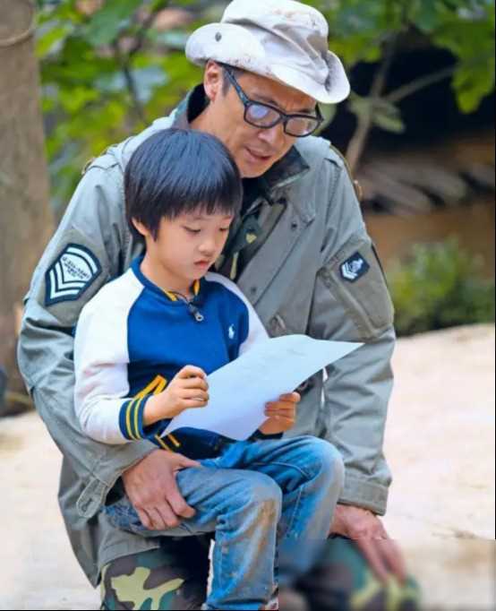 吴镇宇儿子费曼成长之路:逆境中的前行,走向独特之路