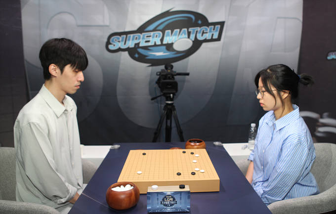 韩相朝(右,1999年生),胜罗玄,朴钟勋,柳昌柱,李承俊,偰玹准(左).