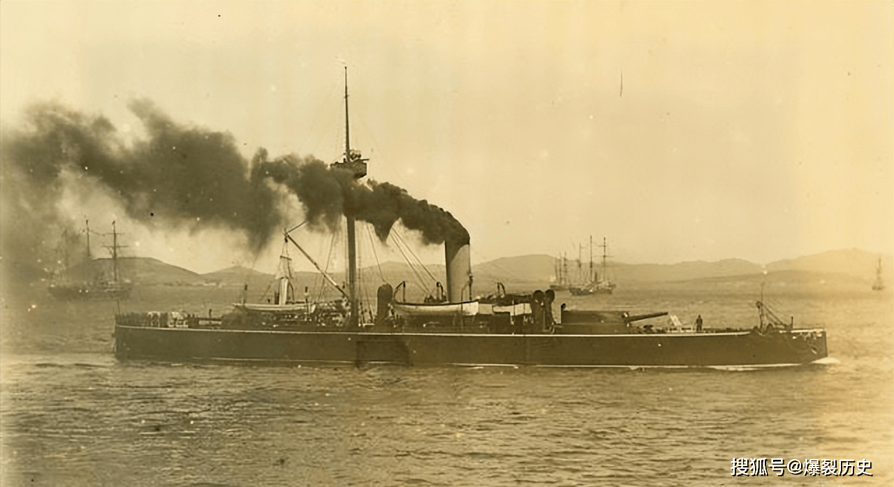 济远号:德国伏尔铿造船厂制造的穹甲巡洋舰,排水量2300吨,有火炮18门