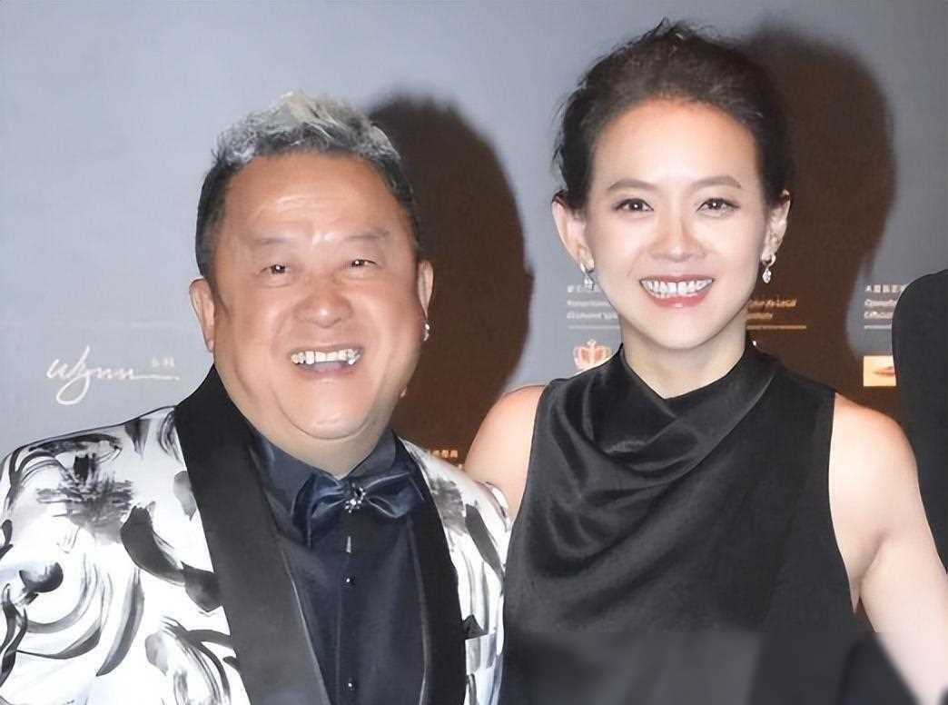 揭开曾宝仪的遮羞布:曝光亲爹曾志伟的隐癖,谁敢娶她?