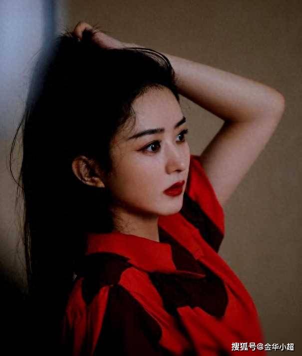 伊能静岁旧照公开,单眼皮蒜头鼻惹人关注,与秦昊夫妻相明显_明星_经历