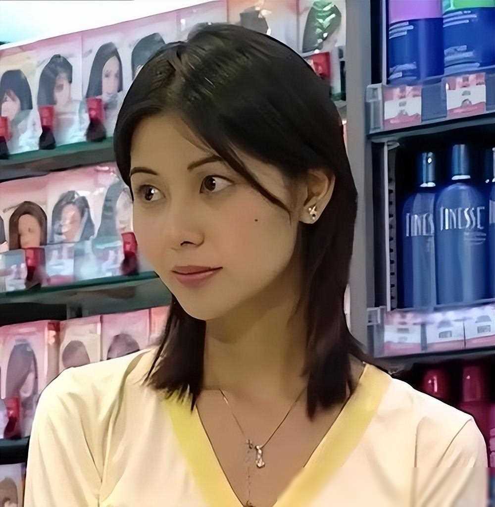 蒙嘉慧日本隐居晒劈柴视频,小腹微凸否认怀孕,回应只是长胖