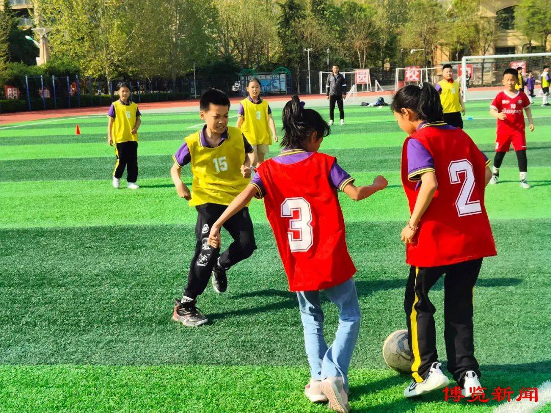 淄博高新区华侨城小学举行"校长杯"班级足球联赛