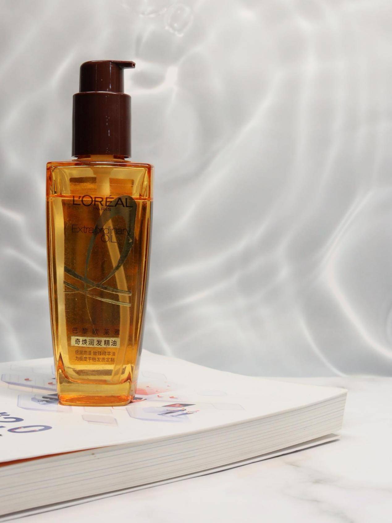 这款护发精油的香型与祖玛珑蓝风铃的香味同款,不仅闻起来高级优雅