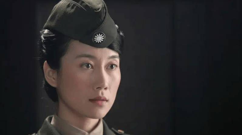 《甄嬛传》中的角色是"眉庄",实际上,她在《黎明前的抉择》中饰演了一
