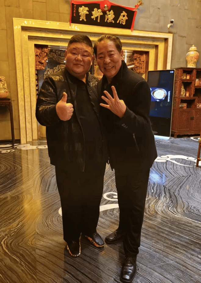 相声演员崔金泉美国去世,妻子悲痛发讣告,公开遗愿:将回国安葬