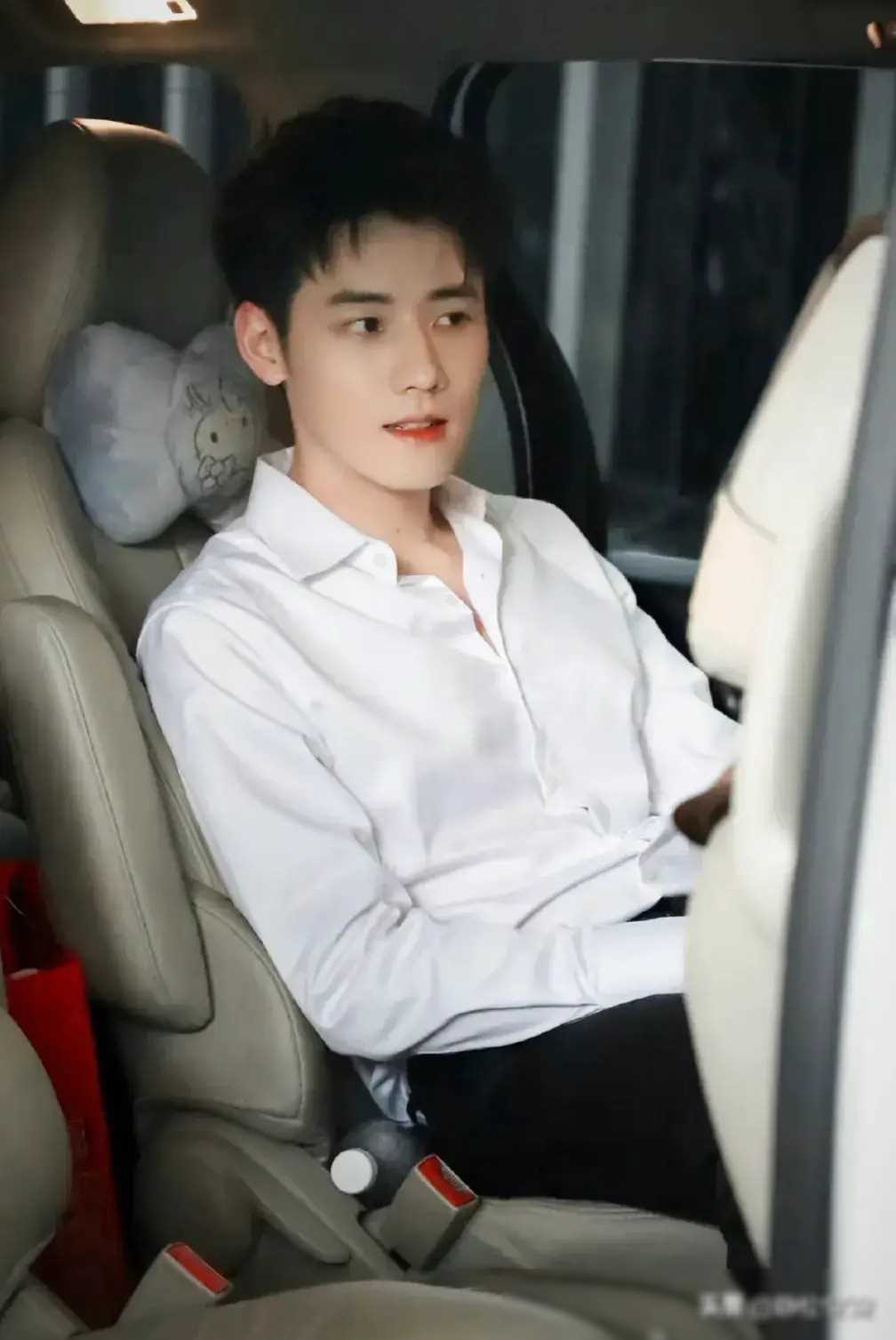 白衬衫男神榜单:肖战第二,李现第九,陈星旭第五_魅力_帅哥_时尚