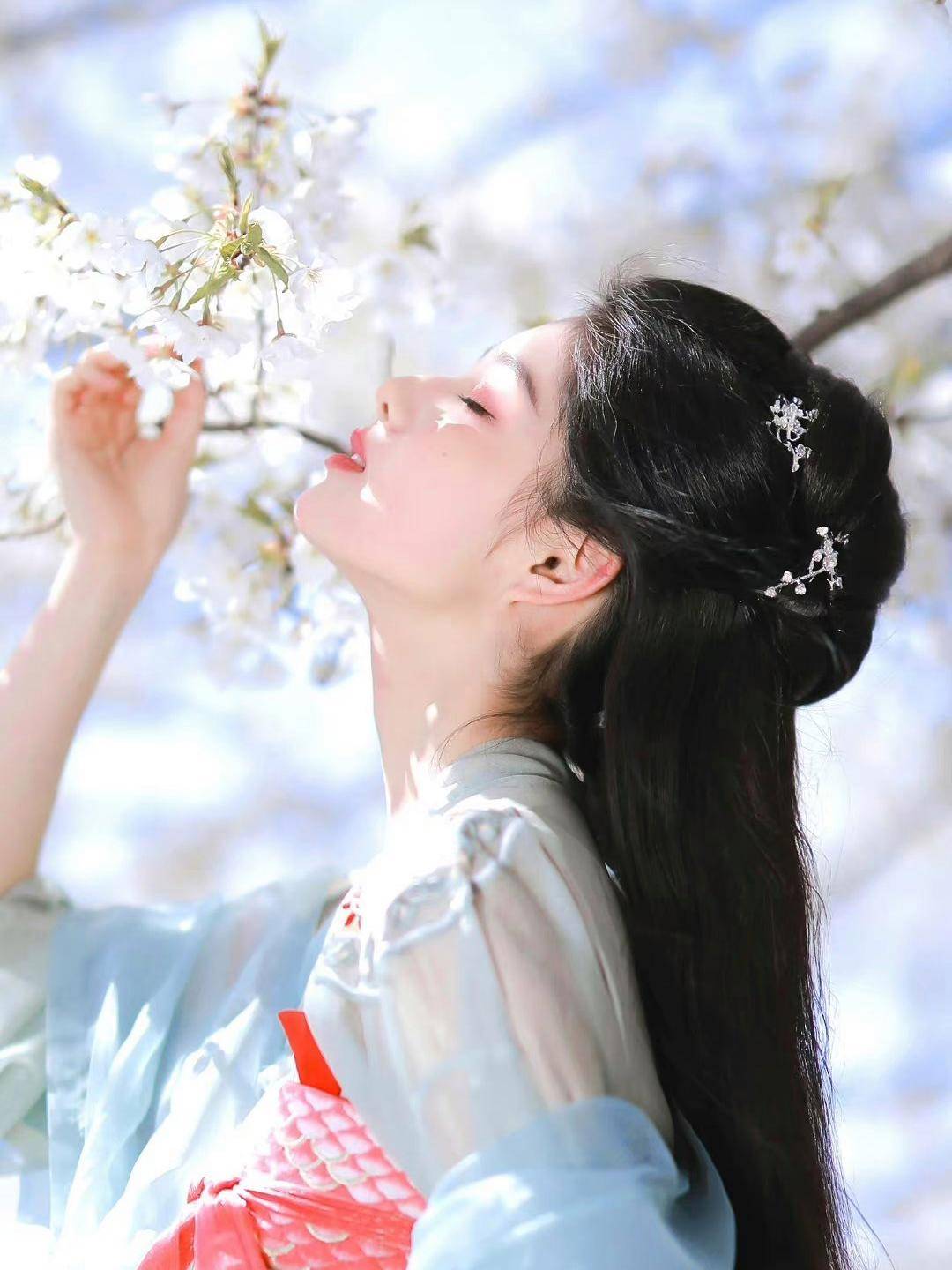 穿越古今,汉服女神惊艳户外