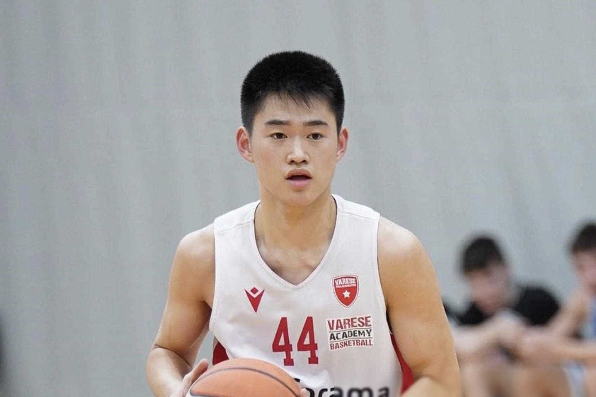 男篮拉练新阵容预测:后卫大换血,内线百花齐放,锋线遗憾缺席